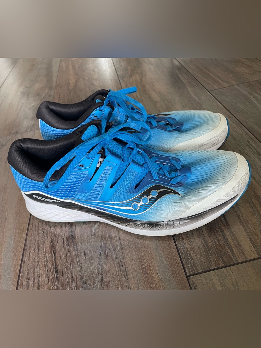 Saucony Men’s Ride ISO running shoes in a blue and white Like New size 12.5